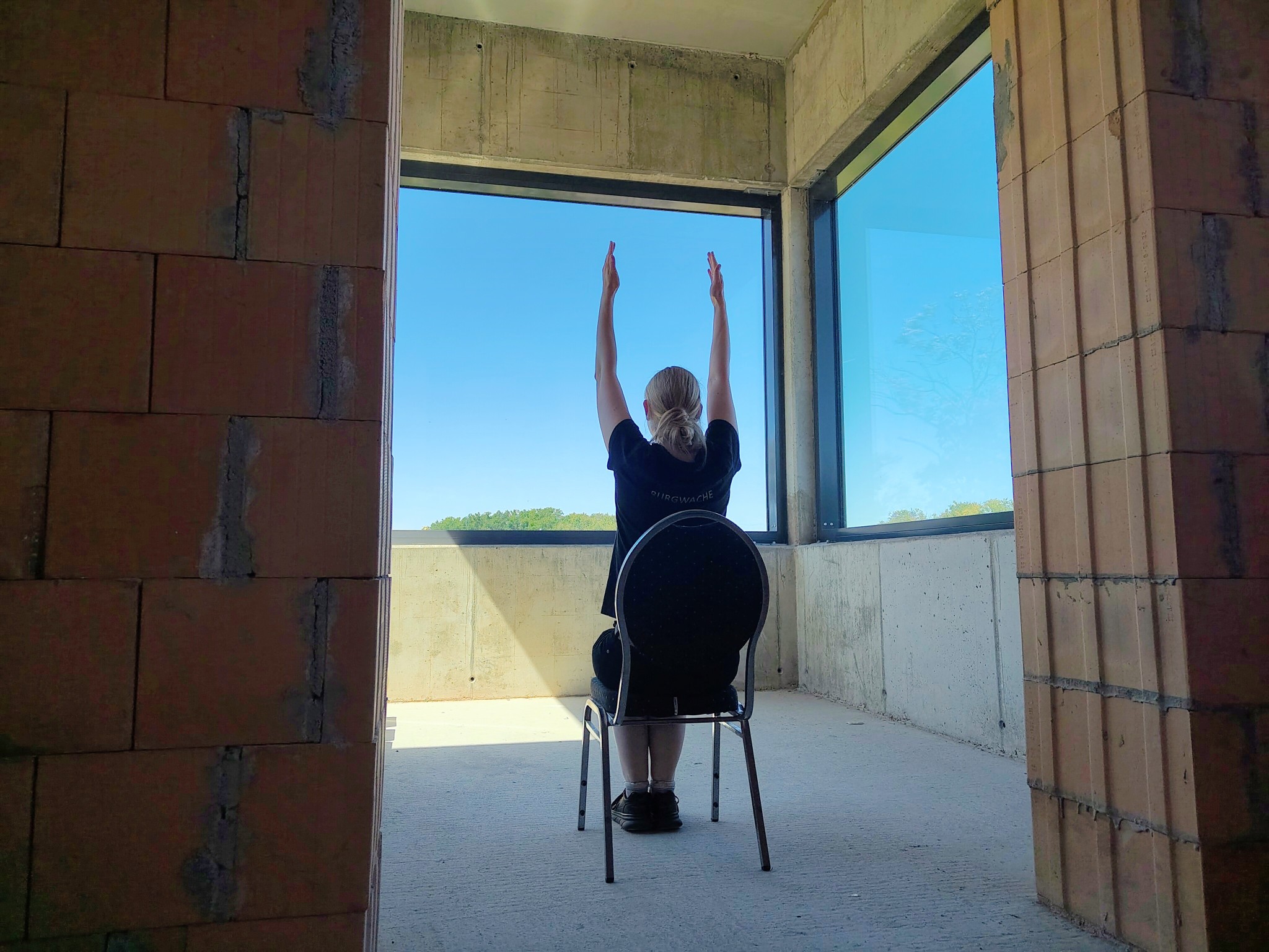 Benefiz-Yoga im Nordflügel-Rohbau