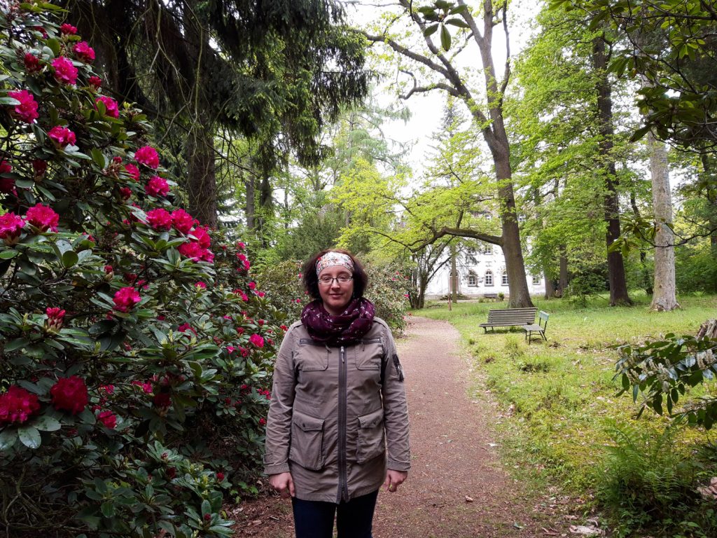 Gartenarchitektin Christiane Nienhold im Schlosspark Tannenfeld