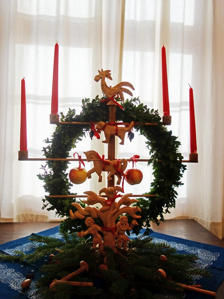 Sylter Jöölboom geschmückt in der Ausstellung des Museums Burg Posterstein