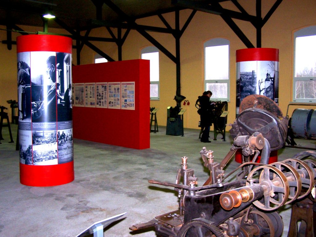 Ausstellung zur Geschichte der Schmöllner Knopfindustrie im Knopfmuseum Schmölln