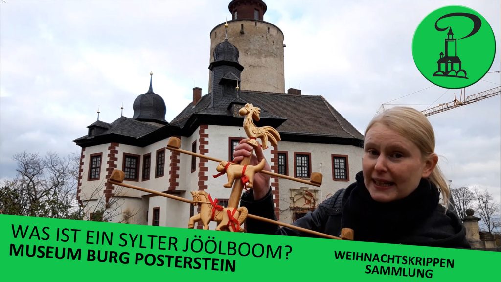 Blonde Frau mit Sylter Jöölboom vor der Burg Posterstein